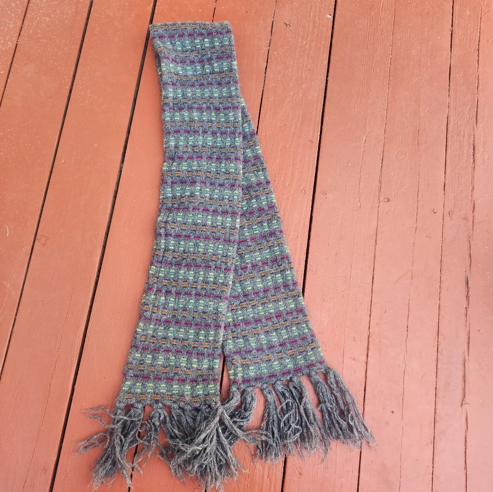 NEIMAN MARCUS Scarf Gray 100% Wool Fringe Hand Framed Made England